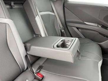 BMW iX3 40 — photo 28