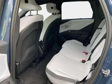 BMW iX3 50 XDrive — photo 15
