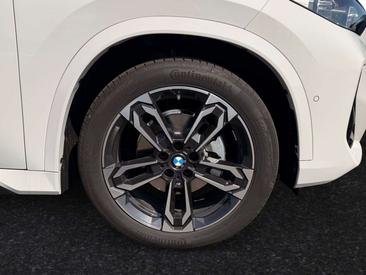 BMW IX1 EDrive20 — photo 3