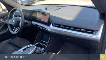 BMW IX1 EDrive20 — photo 13
