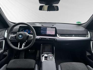 BMW IX1 EDrive20 — photo 9