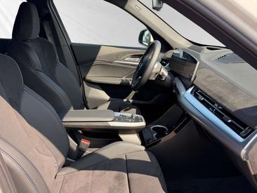 BMW IX1 EDrive20 — photo 7