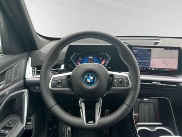 BMW IX1 EDrive20 — photo 10