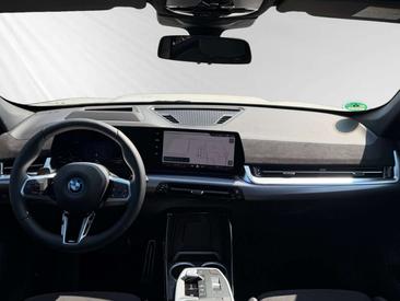 BMW IX1 EDrive20 — photo 9