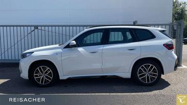 BMW IX1 EDrive20 — photo 9