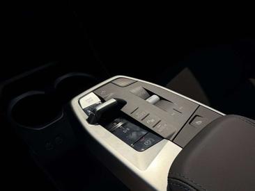 BMW IX1 EDrive20 — photo 11