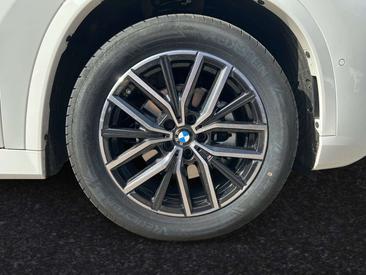 BMW IX1 EDrive20 — photo 3