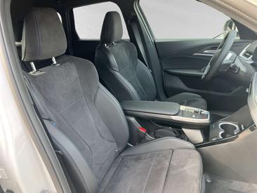 BMW IX1 EDrive20 — photo 7