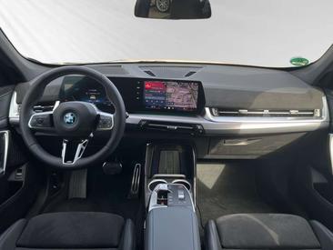 BMW IX1 EDrive20 — photo 9