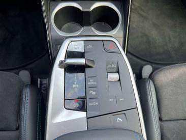 BMW IX1 EDrive20 — photo 11