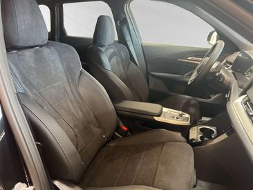 BMW IX1 EDrive20 — photo 7