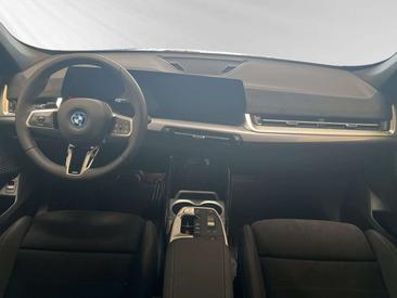 BMW IX1 EDrive20 — photo 9