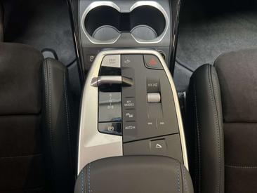 BMW IX1 EDrive20 — photo 11