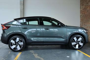Volvo EC40 Coupé SUV Single Motor Extended Range — photo 2