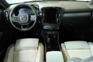 Volvo EC40 Coupé SUV Single Motor Extended Range — photo 10
