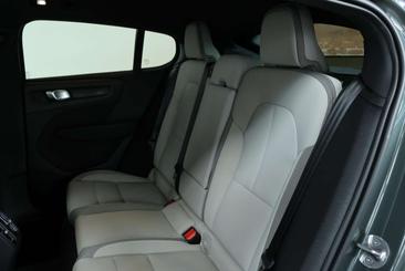 Volvo EC40 Coupé SUV Single Motor Extended Range — photo 18