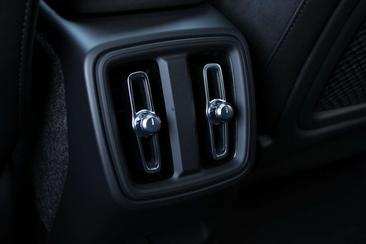 Volvo EC40 Coupé SUV Single Motor Extended Range — photo 37