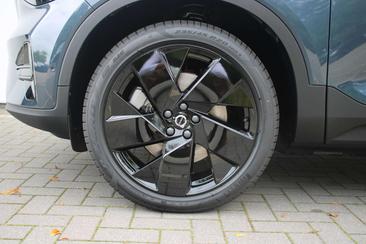 Volvo EC40 Coupé SUV Single Motor Extended Range — photo 2