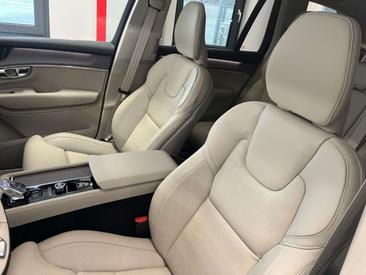 Volvo XC90 B5 AWD — photo 10