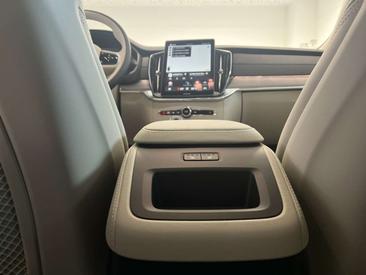 Volvo XC90 B5 AWD — photo 13