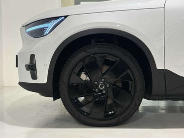 Volvo EX40 Single Motor Extended Range — photo 3