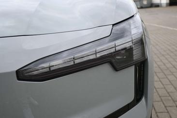 Volvo EX30 Single Motor Extended Range — photo 11