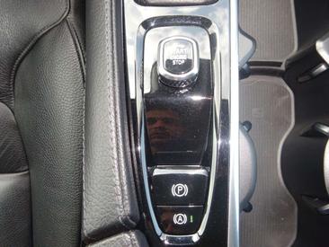Volvo XC90 D5 AWD — photo 20