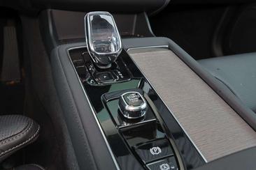 Volvo XC90 T8 AWD Long Range — photo 10