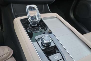 Volvo XC90 T8 Recharge AWD — photo 10
