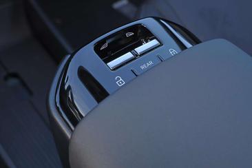 Volvo EX30 — photo 8