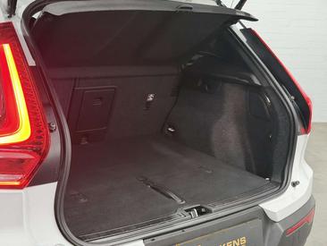 Volvo XC40 AWD — photo 11