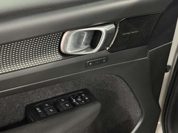 Volvo XC40 AWD — photo 19