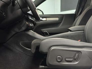 Volvo XC40 AWD — photo 20
