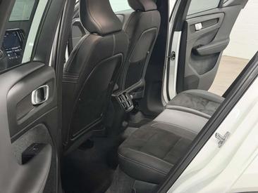 Volvo XC40 AWD — photo 21