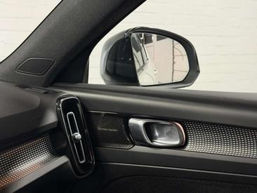 Volvo XC40 AWD — photo 34