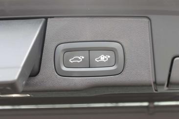 Volvo XC60 T6 Recharge AWD — photo 12