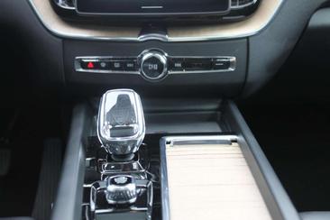 Volvo XC60 T6 Recharge AWD — photo 15