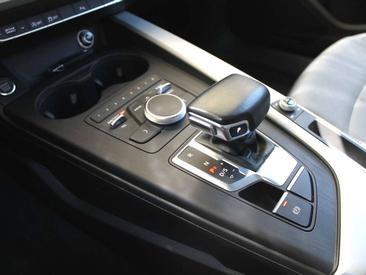 Audi A4 Avant 40 TDI — photo 17