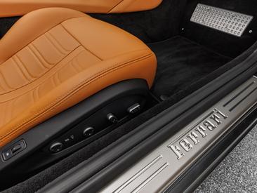 Ferrari California T — photo 10