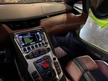 Lamborghini Aventador S — photo 26