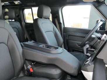 Land Rover Defender 110 D250 — photo 6