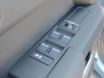 Land Rover Defender 110 D250 — photo 7