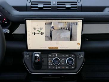 Land Rover Defender 110 D250 — photo 16