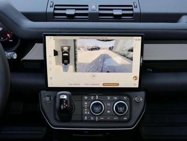 Land Rover Defender 110 D250 — photo 17
