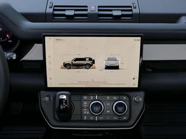 Land Rover Defender 110 D250 — photo 22