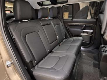 Land Rover Defender 110 D250 — photo 8