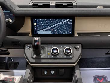 Land Rover Defender 110 D250 — photo 10