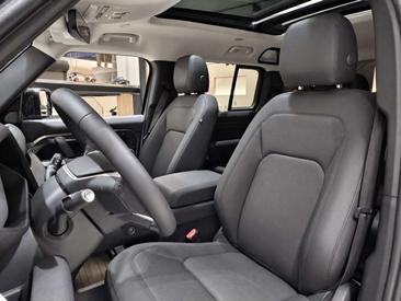 Land Rover Defender 110 D250 — photo 11