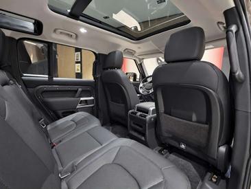 Land Rover Defender 110 D250 — photo 14