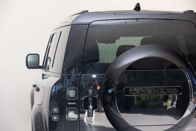 Land Rover Defender 110 P400e